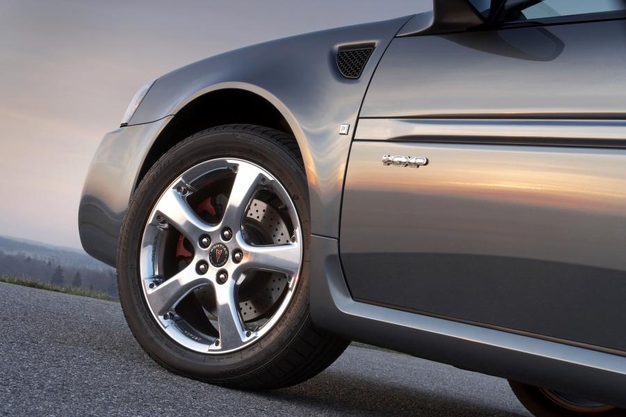  Pontiac Grand Prix GXP 2005 года  (фото 2 из 7)